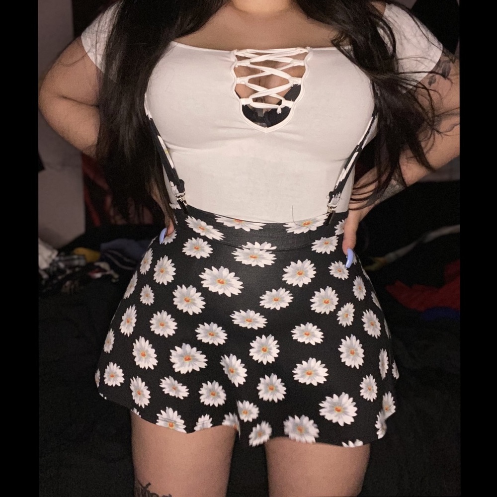 Flower mini skirt with suspenders